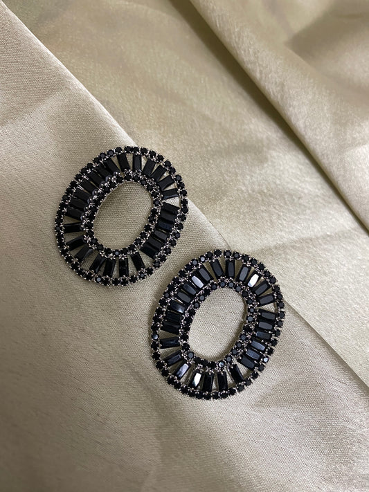 Black O earrings