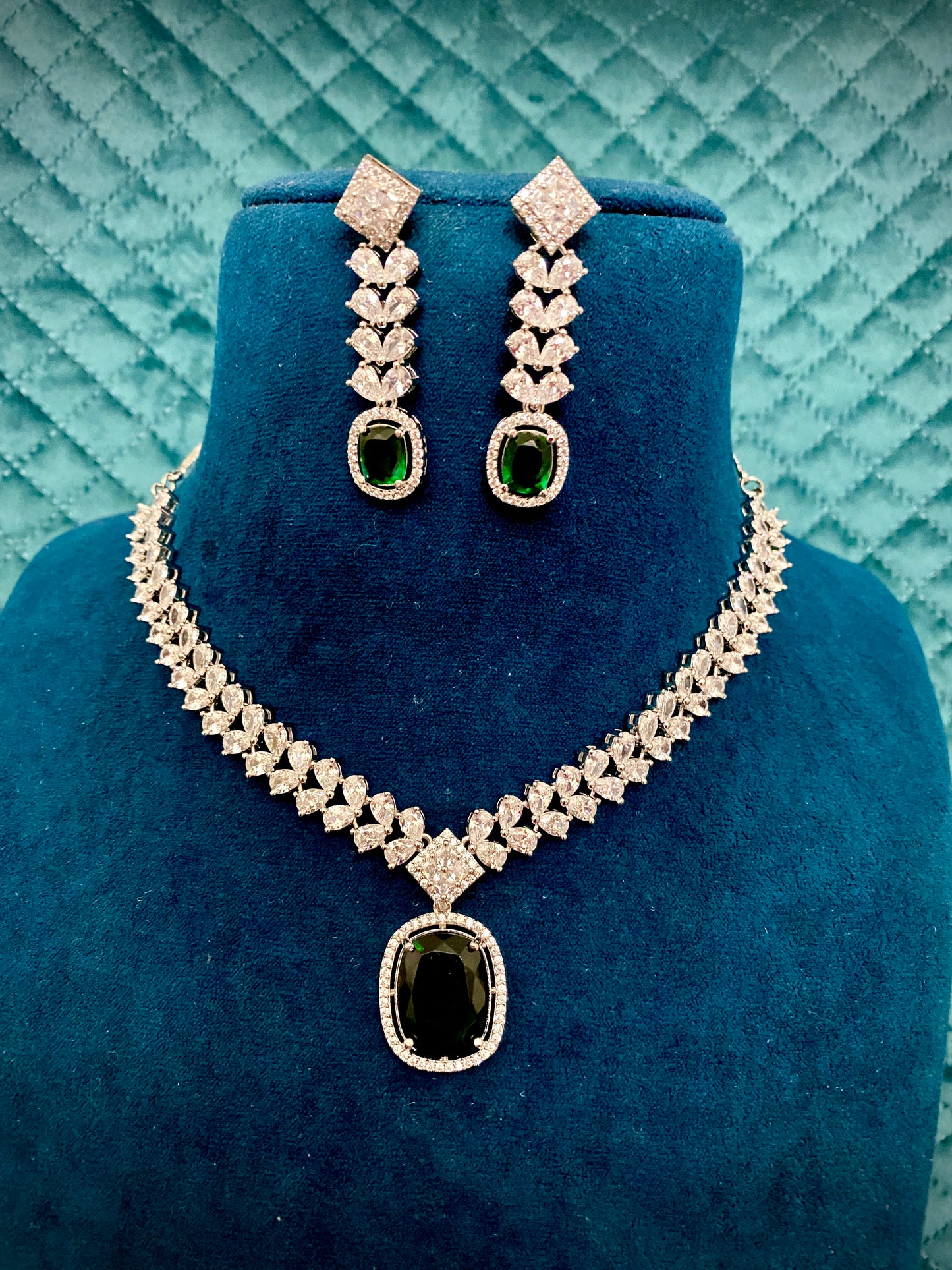 Diamond Emerald Necklace Set