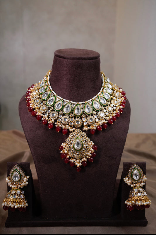 Saras Necklace Set