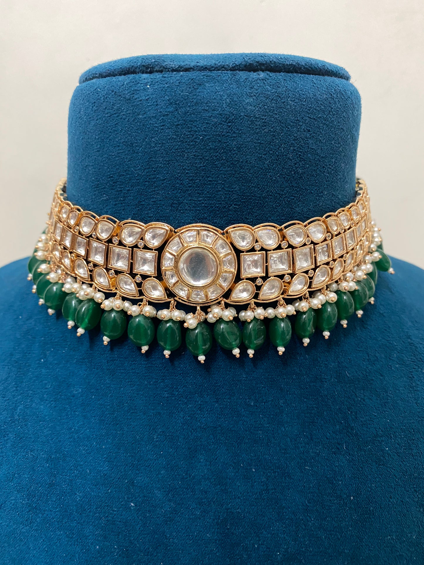 Nisha kundan choker set