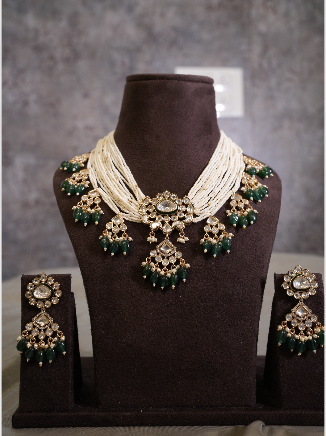 Alam pearl kundan set